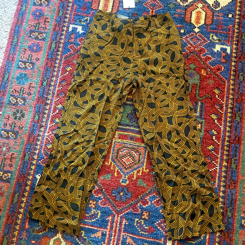NEW Wide legged pattern pants w. tags 🏷 Size 16